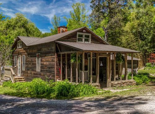 Farm House at Kaluna Farm Retreat
