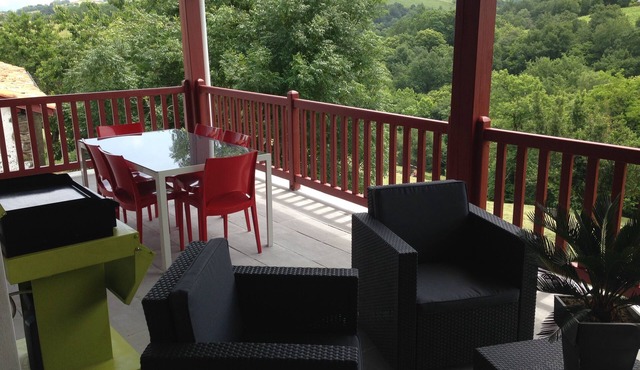 farm house at the foot of the mountains and 1 kilometer from Espelette center