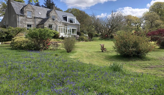 Farm house, family and pet friendly.