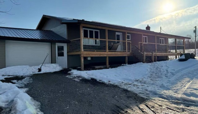 Farm House hot tub/ATV Trails/Private Lake Access