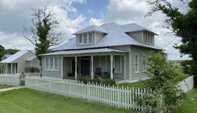Farm House Inn - Quiet Country Elegance