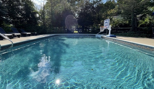 Farm house, loft & guest house Heated Pool Ponds Screened Gazebo Bocce court