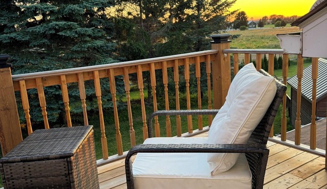 Farm House Oasis: Hot Tub, Ski Trails, sleeps 12