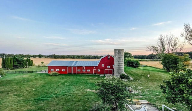 Farm House | Relax & Visit with Mini Horses - Near Downtown Marshall