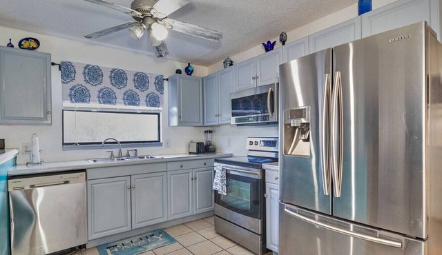 Farm House Retreat - Park your RV - Camp in Style!