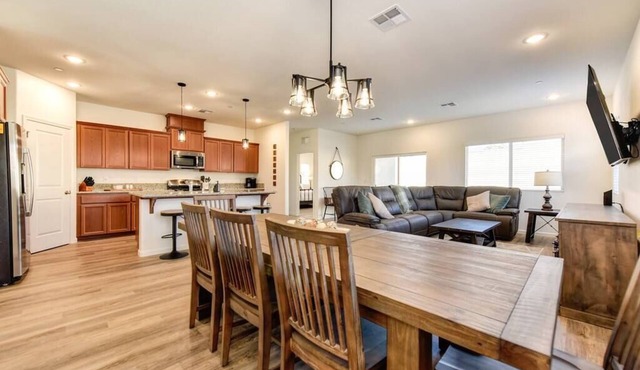 Farm-House Roseville Hotel Style Home!