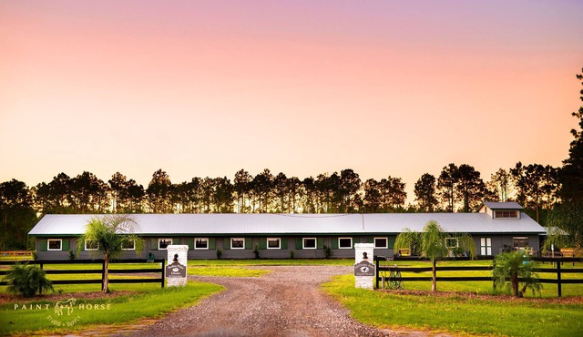 Farm Living is the Life! Come stay at the Horse Farm in Barn Apartment