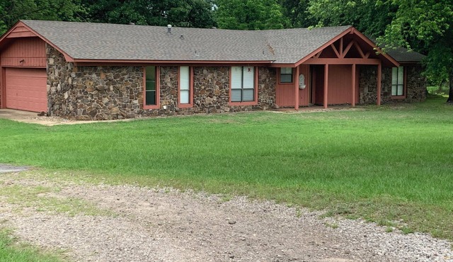Farm living, spacious and private location