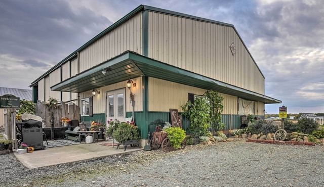 Farm Living w/Fresh Harvest: Goshen Studio!