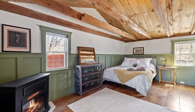Farm Loft, Mini Cows + Mtn Views, Lakes Region
