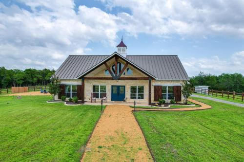 Farm Retreat w/Furnished Patio: 12 Mi to McKinney