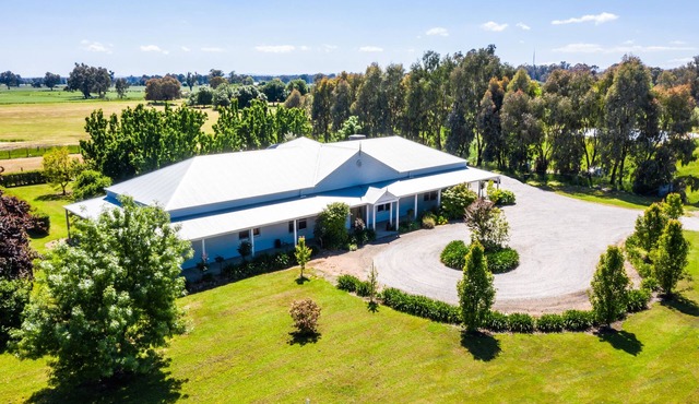 Farm Stay at the Gateway to the King Valley Wine District