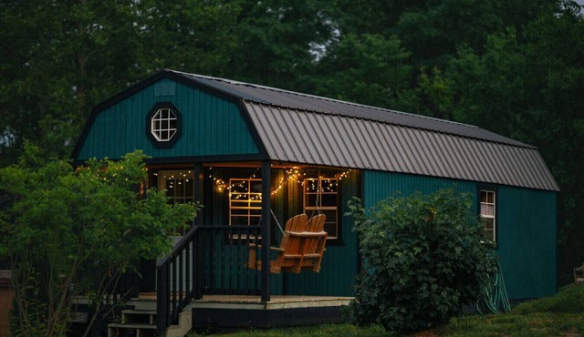 Farm stay. Hot tub. Pond Nature views near dwntwn