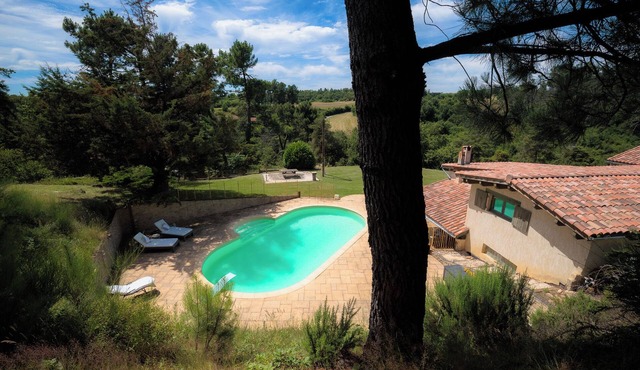 Farm stay in France with Pool, Tennis, Padel and City (football, basketball,.)