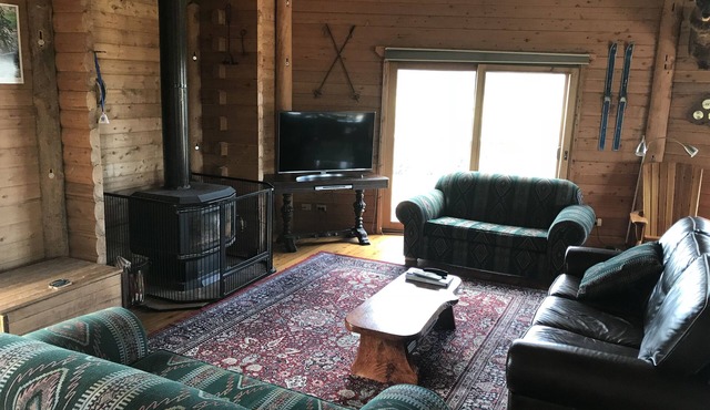 Farm stay, log cabin (sleeps 8-10)