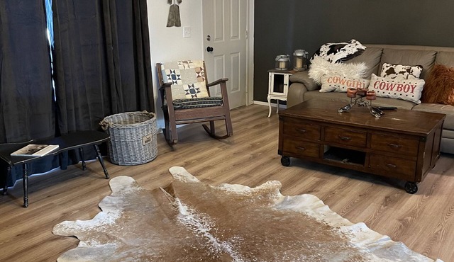 Farm stay on 32 Acres - Hot Tub - 30 Min to Bluewood Skiing