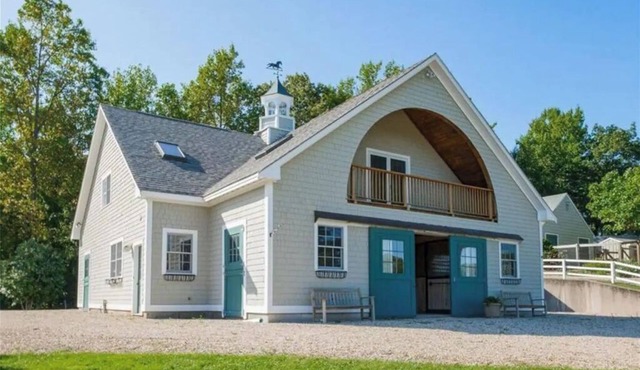 Farm Stay with Horses & Pool with Mountaintop Views