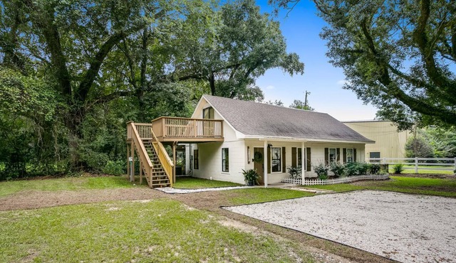 Farm-style home next to PCC and PCA in central PNS