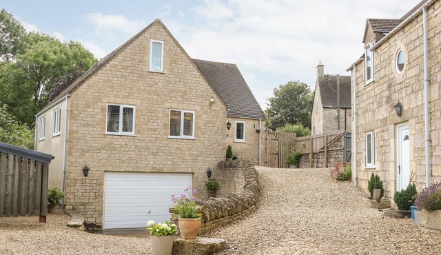 FARM VIEW LODGE, family friendly, with a garden in Painswick