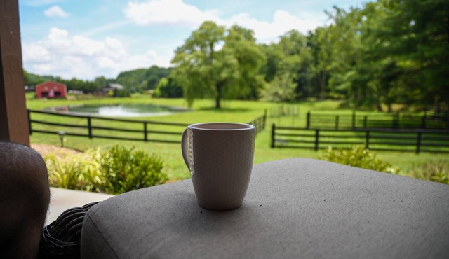 Farm Vista: Cozy Suite & Views/Hot Tub