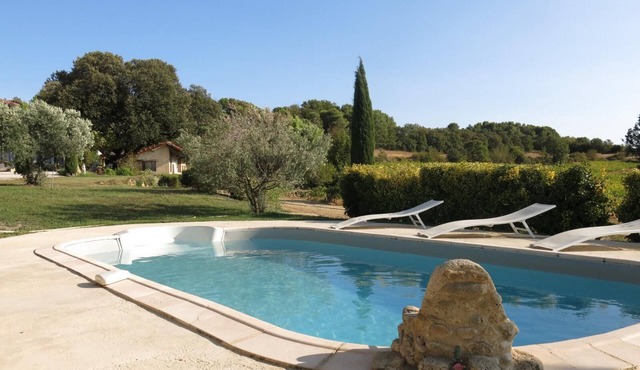FARM WITH BEAUTIFUL POOL Luberon