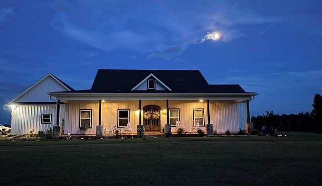 Farmcharm- Cozy, Comfortable, Close
