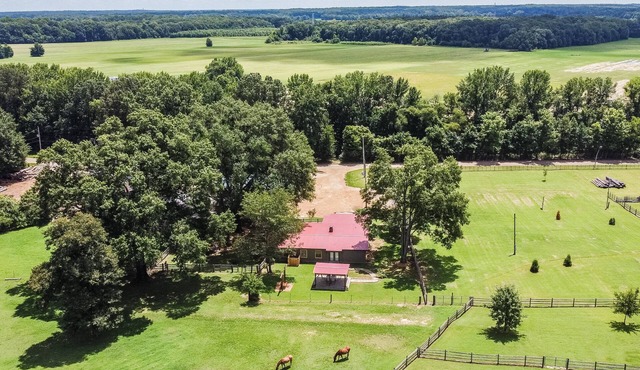 FarmCharm getaway outside Memphis - Nearby winery