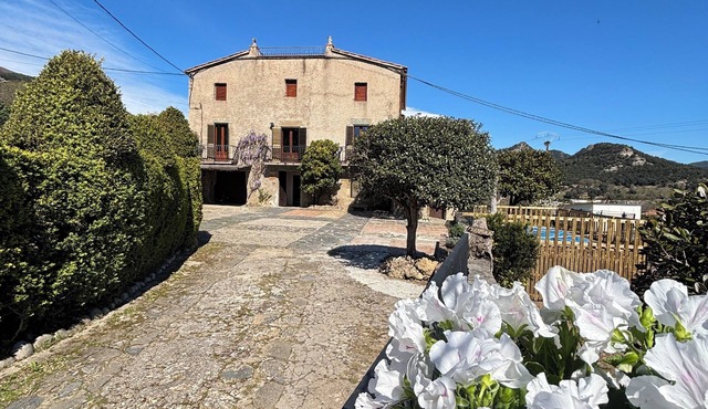 Farmhouse with swimming pool in the landscape of the Volcanic Zone of the Garrotxa.