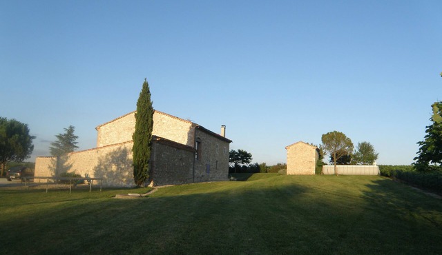 FARMHOUSE WITH 12 X 5.5 IN-GROUND POOL IN VERY QUIET SURROUNDINGS