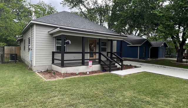Farmhouse ! 1 min to Randy’s Icehouse, Tx Beer Co & Taylor Liquor & 5 Samsung