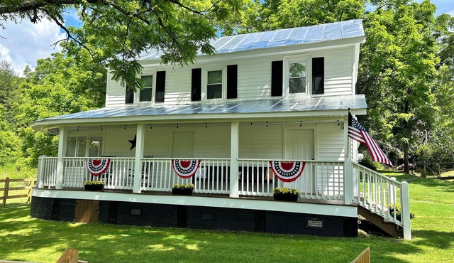 Farmhouse 2 minutes from The New River in Piney Creek, NC