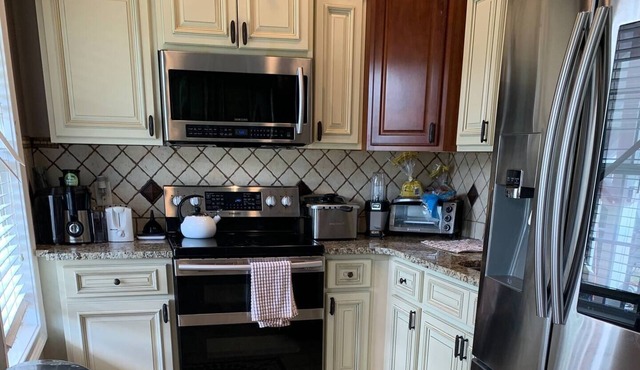 Farmhouse, 6 min from Nascar with great fishing!