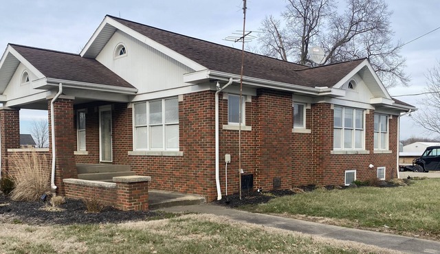 Farmhouse 7 min from New Harmony 12 min from USI