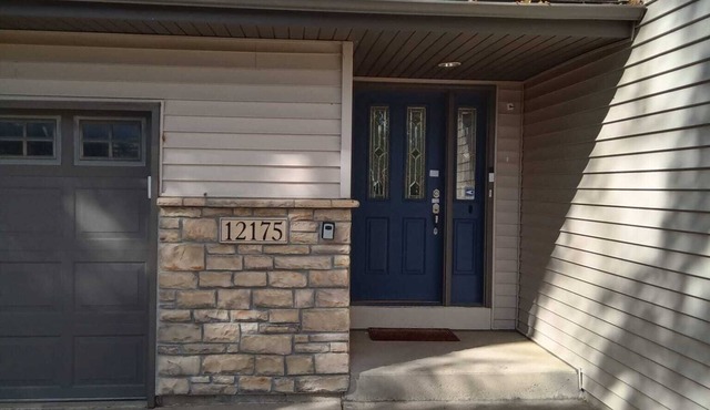 FarmHouse and Cabin like SetUp on 15+Acres.Dogs OK.Great for Groups and Couples.