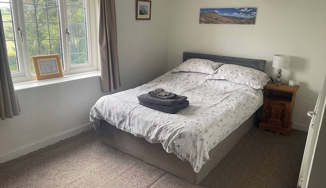 Farmhouse apartment on the edge of the Peaks