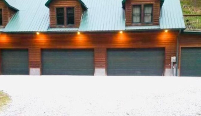 Farmhouse Apartment near Ivy Branch Trails