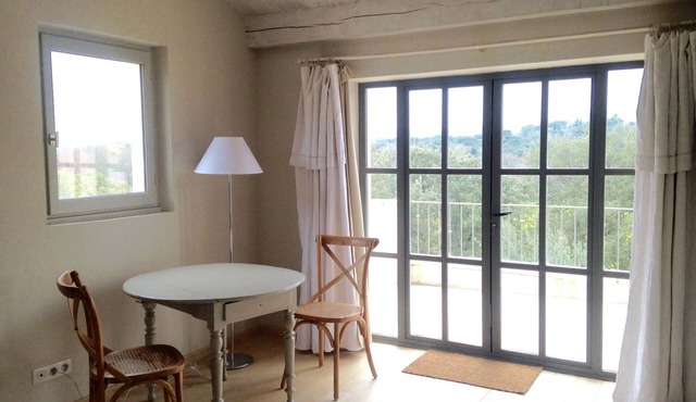 Farmhouse B&B on equestrian estate/pool