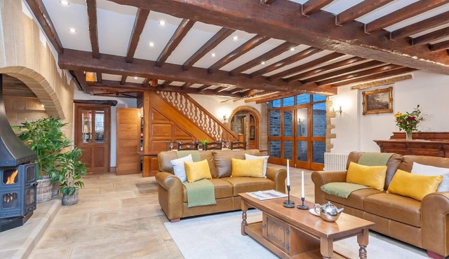 Farmhouse Barn - Rustic luxury for families -Leeds - Pass the Keys