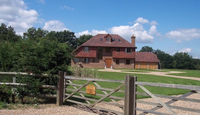 Farmhouse beautiful location rural yet easy access London sleeps up to 24