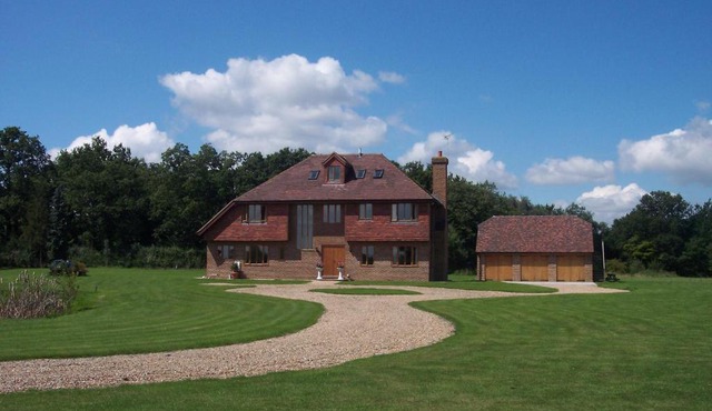 Farmhouse: Beautiful rural location. London from 60 minutes.
