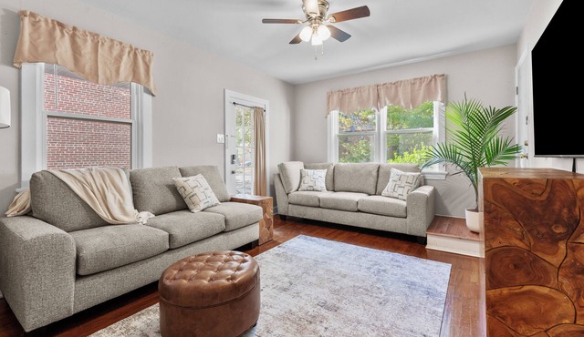 Farmhouse Boho Retreat Peaceful 2 BR w/Porch and Fenced Backyard