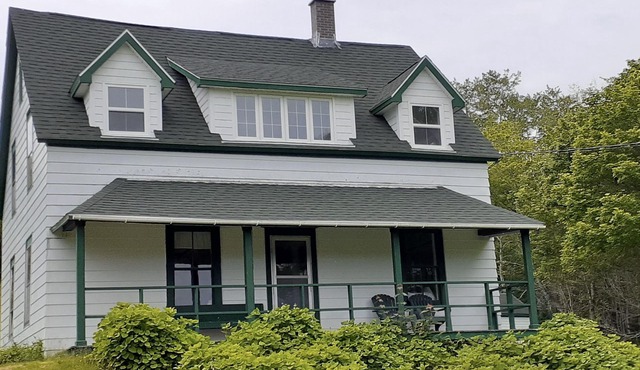 Farmhouse by Baddeck Bay - Peaceful Retreat while Exploring Cape Breton