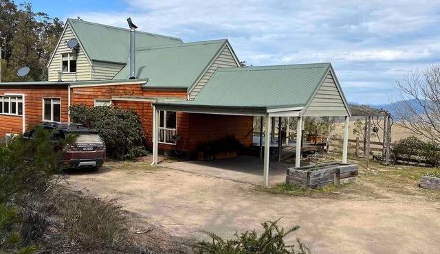 Farmhouse Chaplow - Feel at peace with the world at this tranquil getaway.