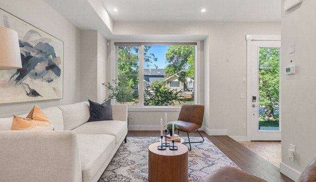 Farmhouse Charm 4BDRM Contemporary Retreat