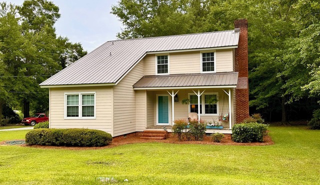 Farmhouse Charm with acres to roam and close to downtown Burgaw