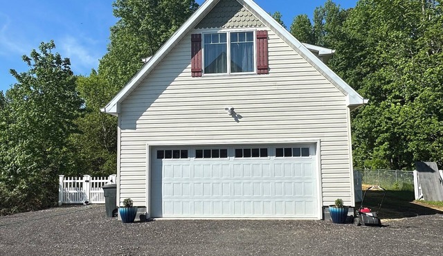 Farmhouse Charm Woolford Studio Apt. w/Amazing Eastern Shore Sunrise & Sunsetsn