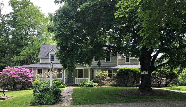 Farmhouse Estate Pool, Tennis, Pond, Views and Waterfall