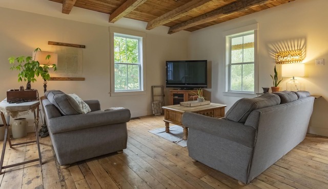 Farmhouse feel with all the amenities of home! Water access from large property!