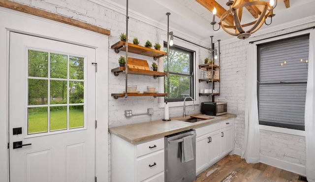 Farmhouse - Fire Pit, Grill, Record Player, 10mi to city