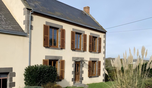 Farmhouse for 8 Guests in the Heart of Les Combrailles